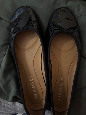AEROSOLES Black Patent Bow Ballet Flats